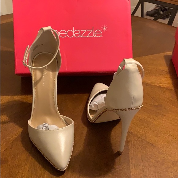 Stiletto - Picture 1 of 3